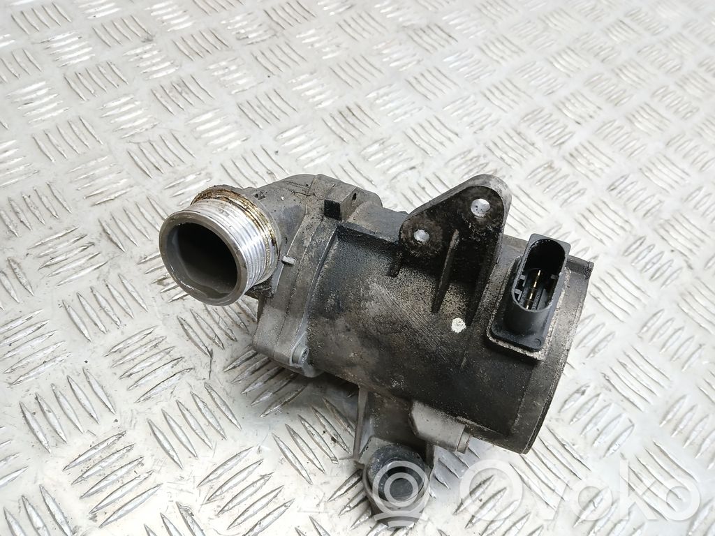 Pompe de circulation d'eau   7586928