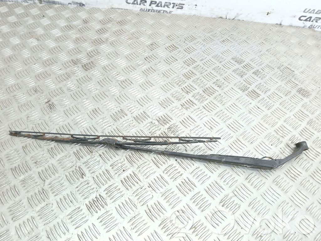 Toyota Corolla E90 Bras d'essuie-glace avant