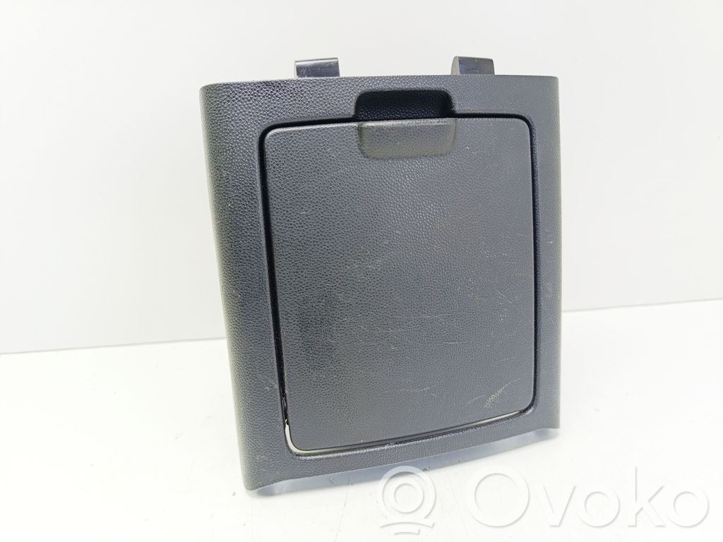 Mazda 5 Cup holder back 