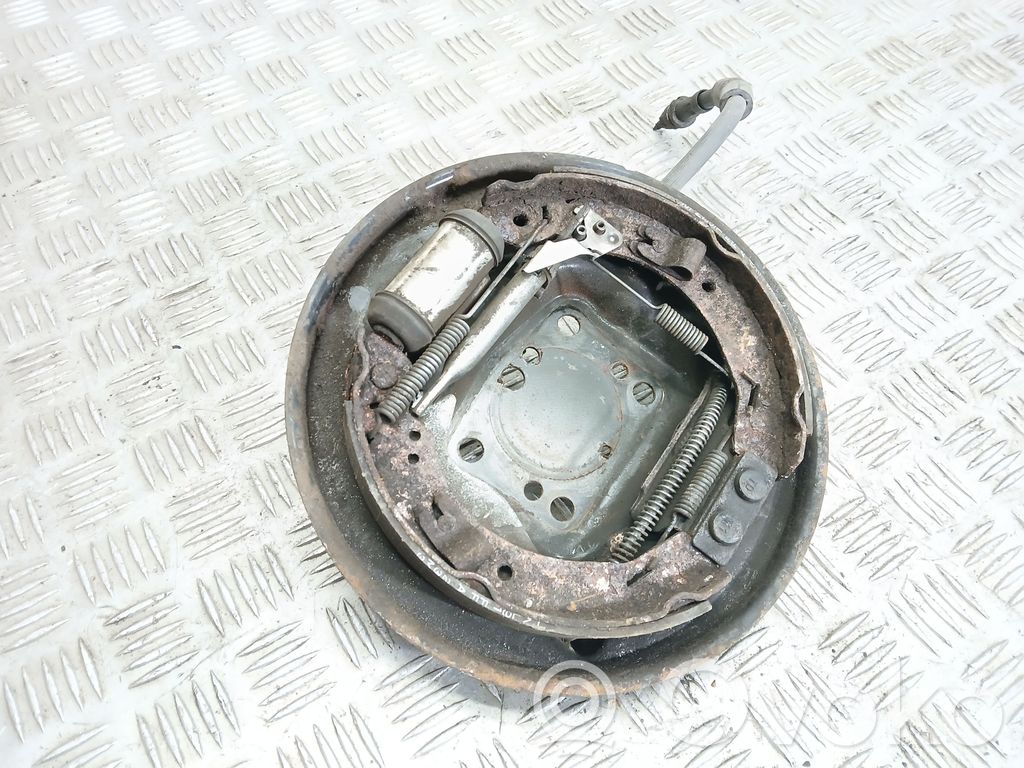 Tambour de frein arrière