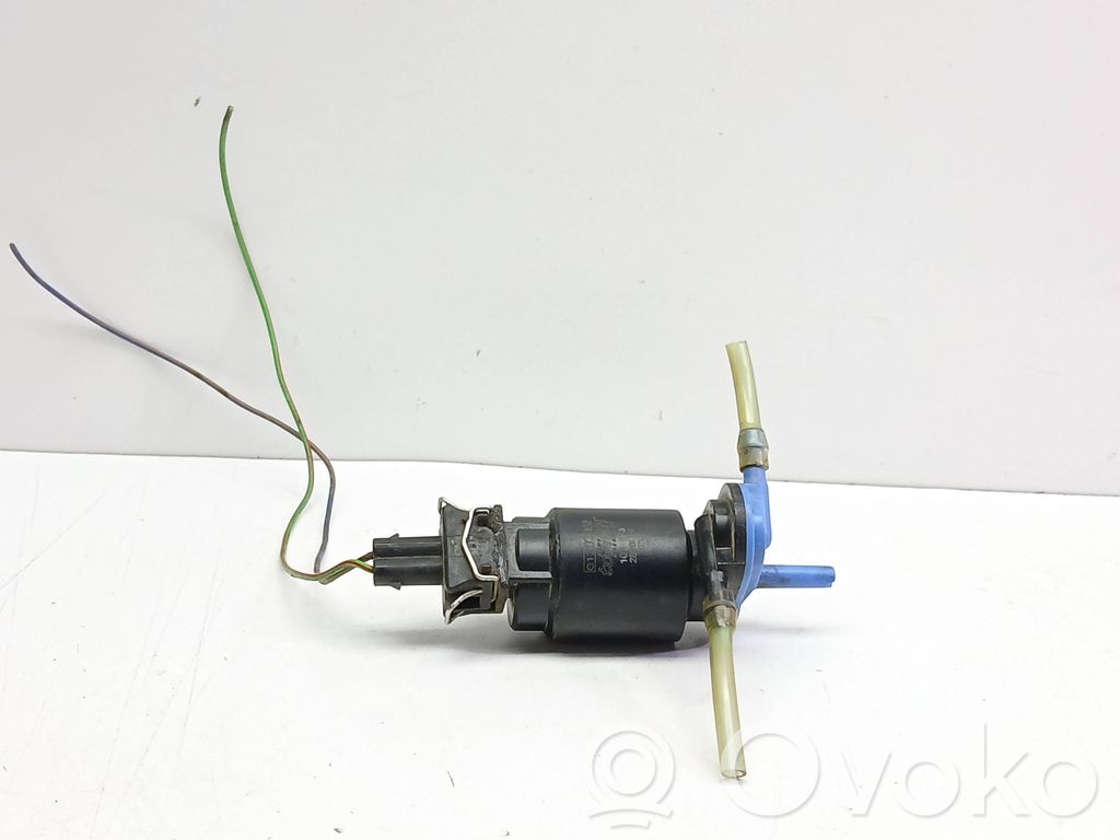 Volkswagen Golf III Windscreen/windshield washer pump 
