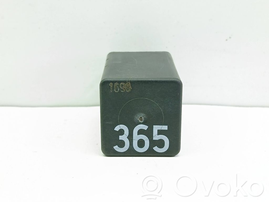 Audi A4 S4 B5 8D Muu rele 