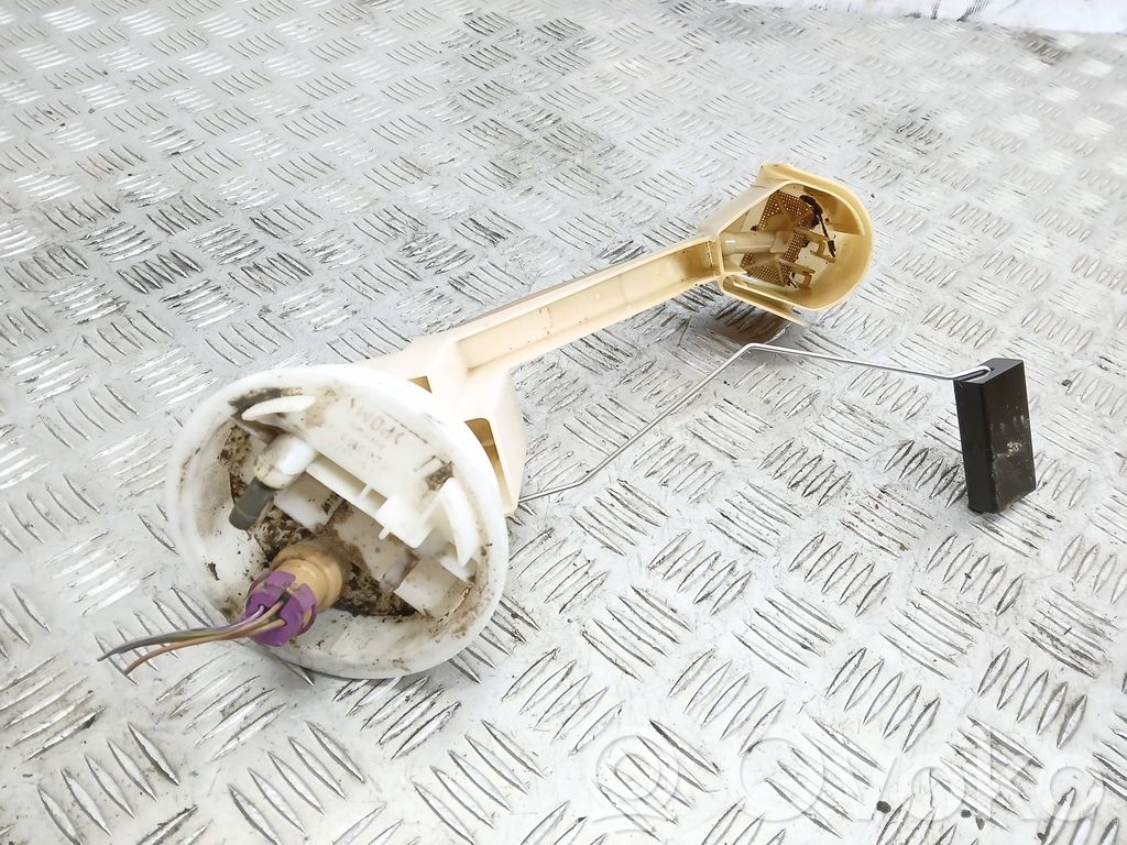 Audi A4 S4 B5 8D Sensor de nivel de combustible 
