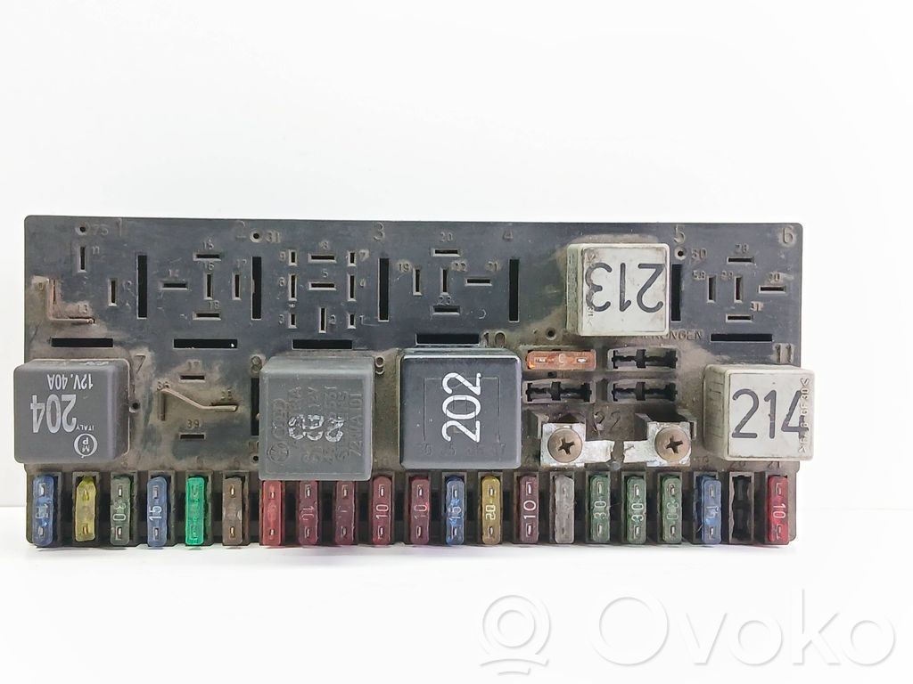 Audi 80 90 S2 B4 Módulo de fusible 