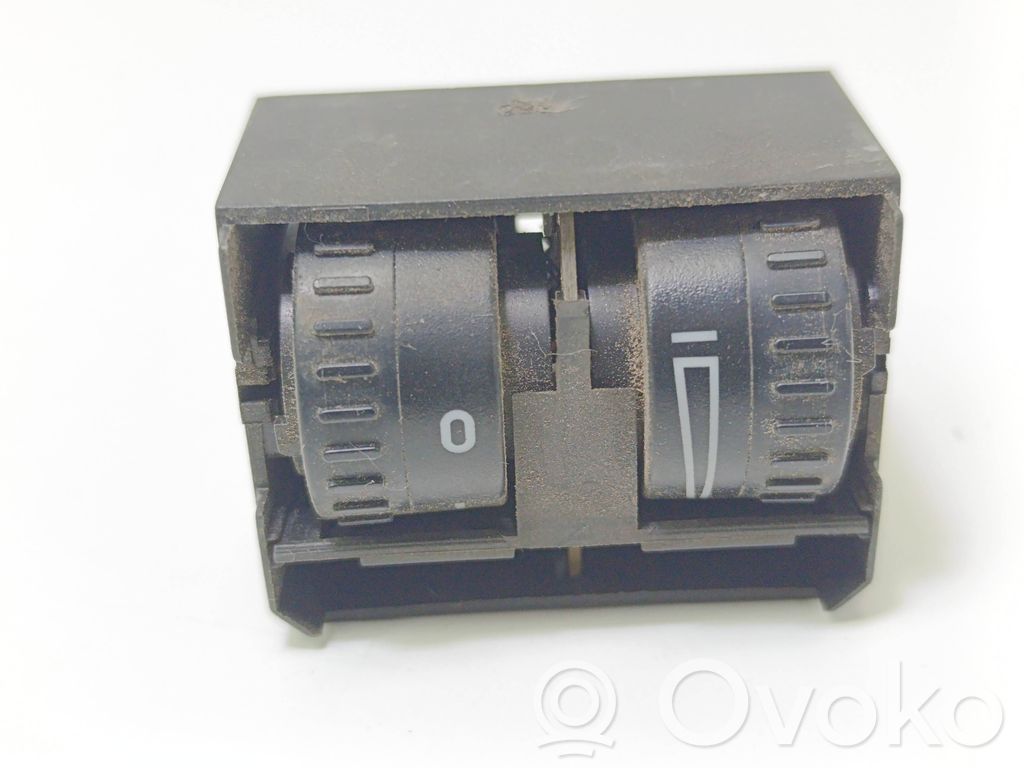 Headlight level height control switch   2K0941333A