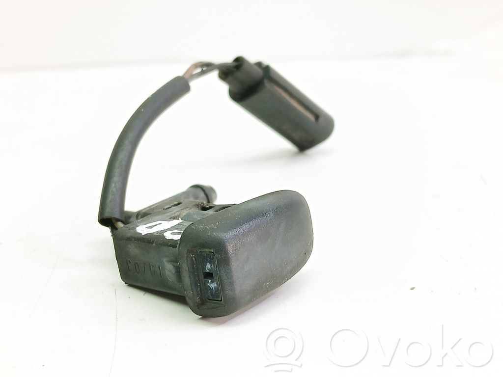 BMW 3 E46 Windshield washer spray nozzle 