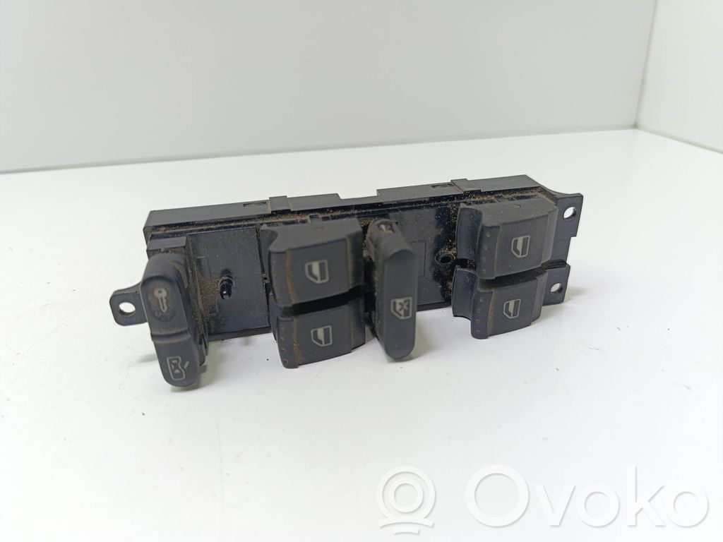 Volkswagen PASSAT B5.5 Electric window control switch 