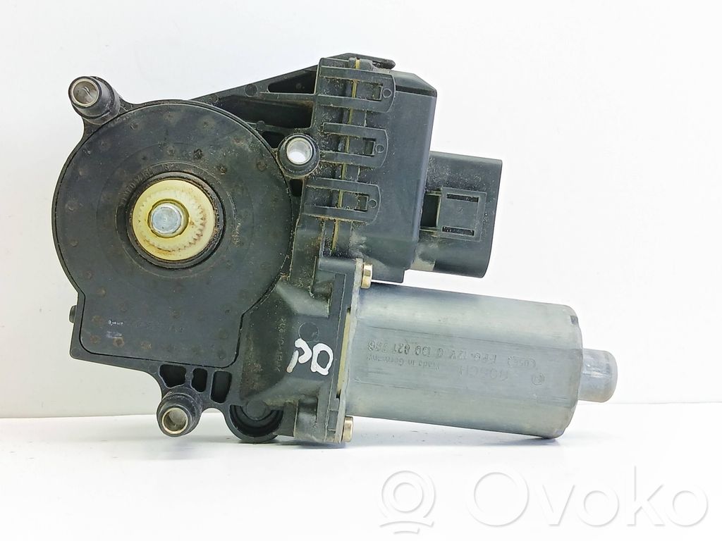 Audi A4 S4 B5 8D Motor del regulador de la ventanilla de la puerta delantera