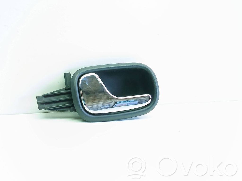 Manecilla interna puerta trasera   8D0839019