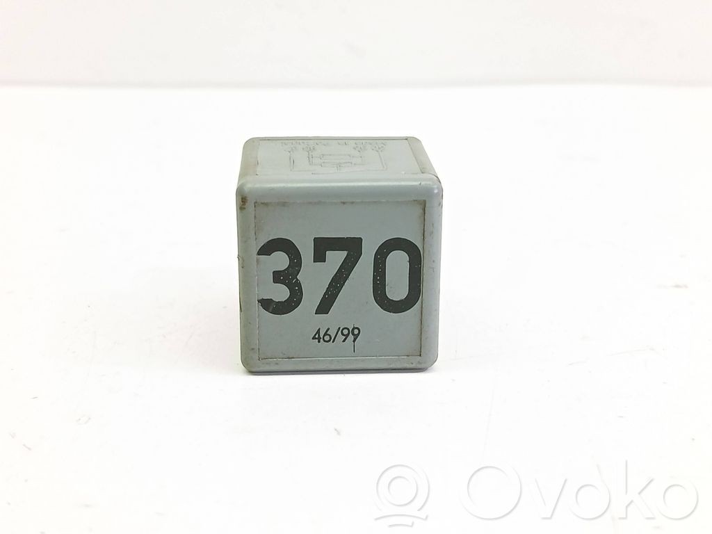 Otros relés   8D0951253,V23134J52X300