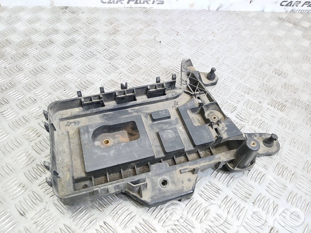 Volkswagen PASSAT B6 Vassoio batteria