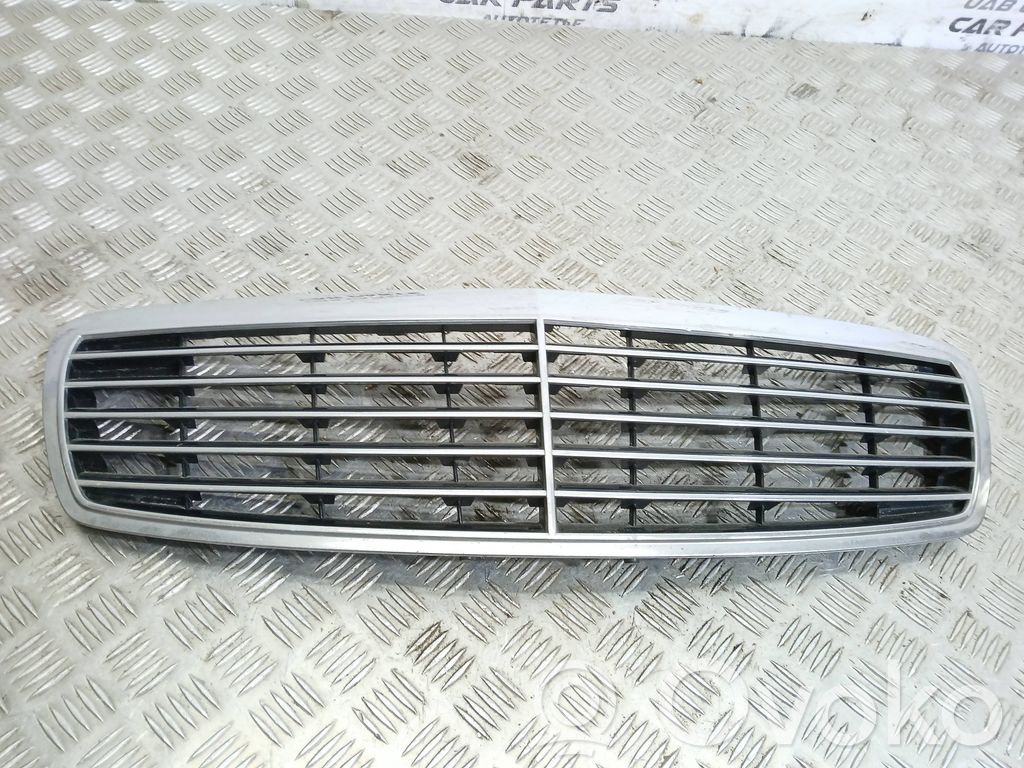 Mercedes-Benz E W211 Grilă față