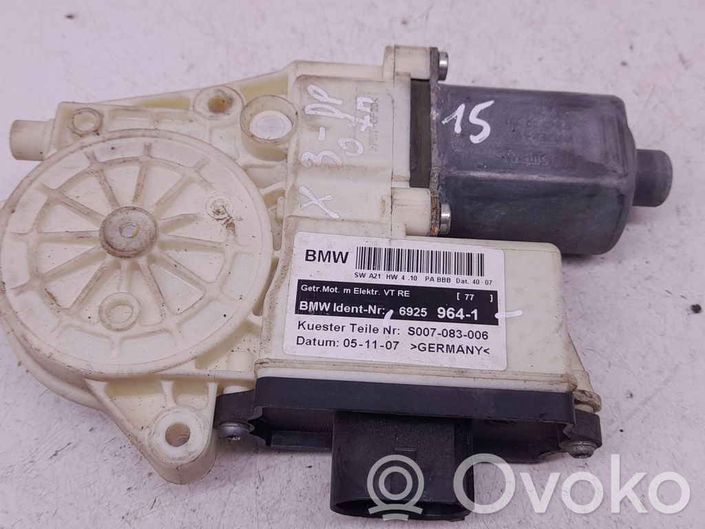 BMW X3 E83 Front door window regulator motor 