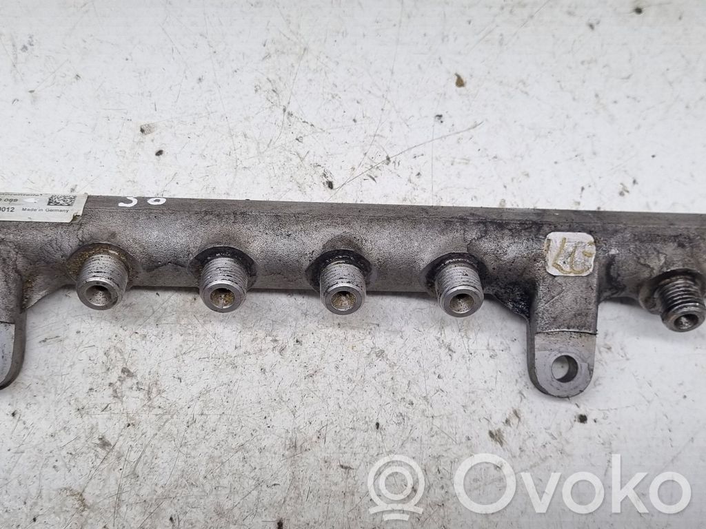 Audi A6 S6 C6 4F Listwa wtryskowa 