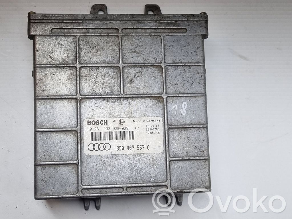 Unidad de control/módulo del motor   8D0907557C