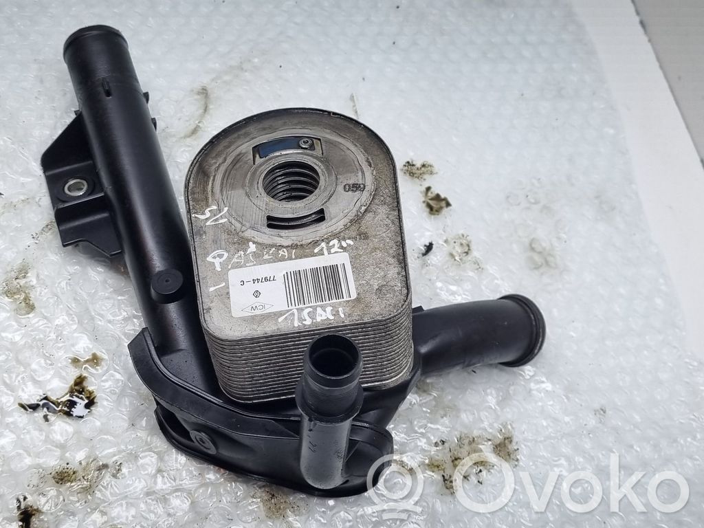 Nissan Qashqai Oil filter mounting bracket 