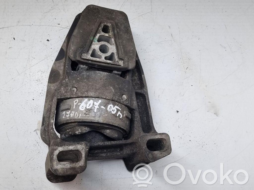 Peugeot 607 Engine mount bracket 