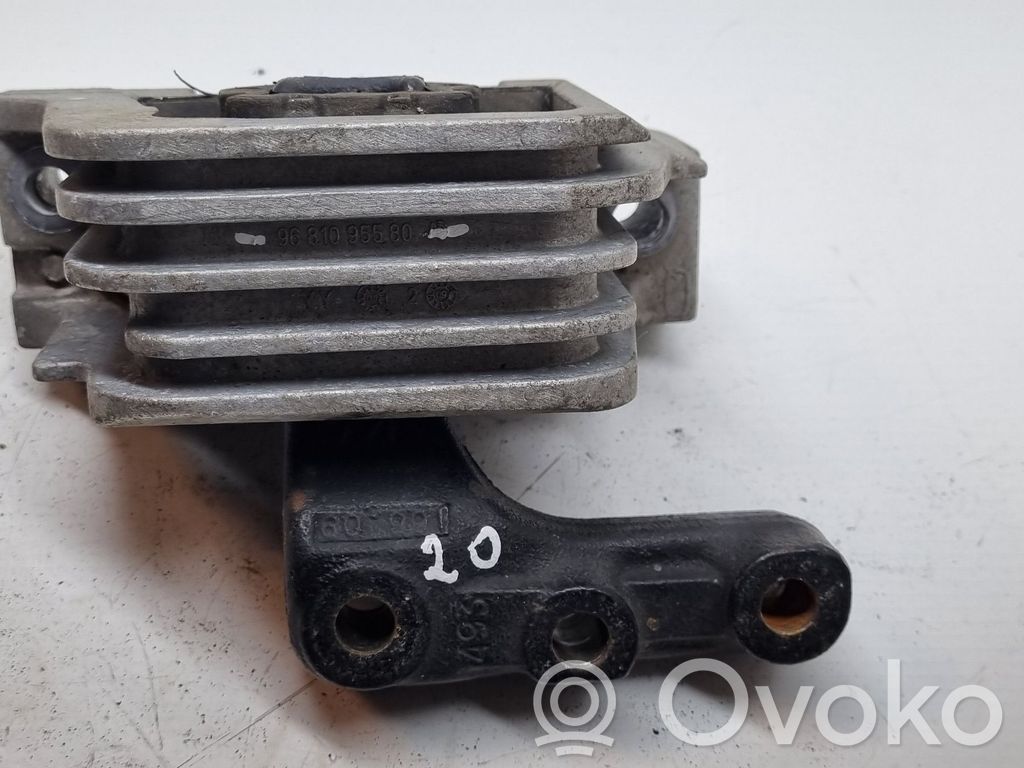 Peugeot 207 Engine mount bracket 