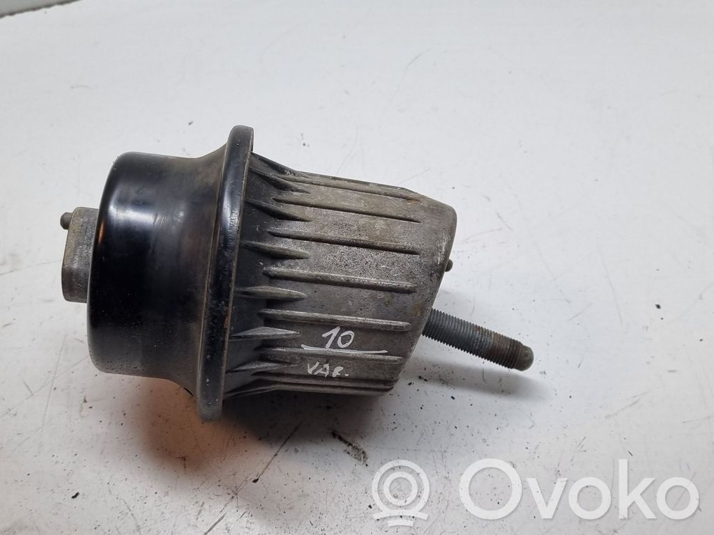 Engine mount bracket