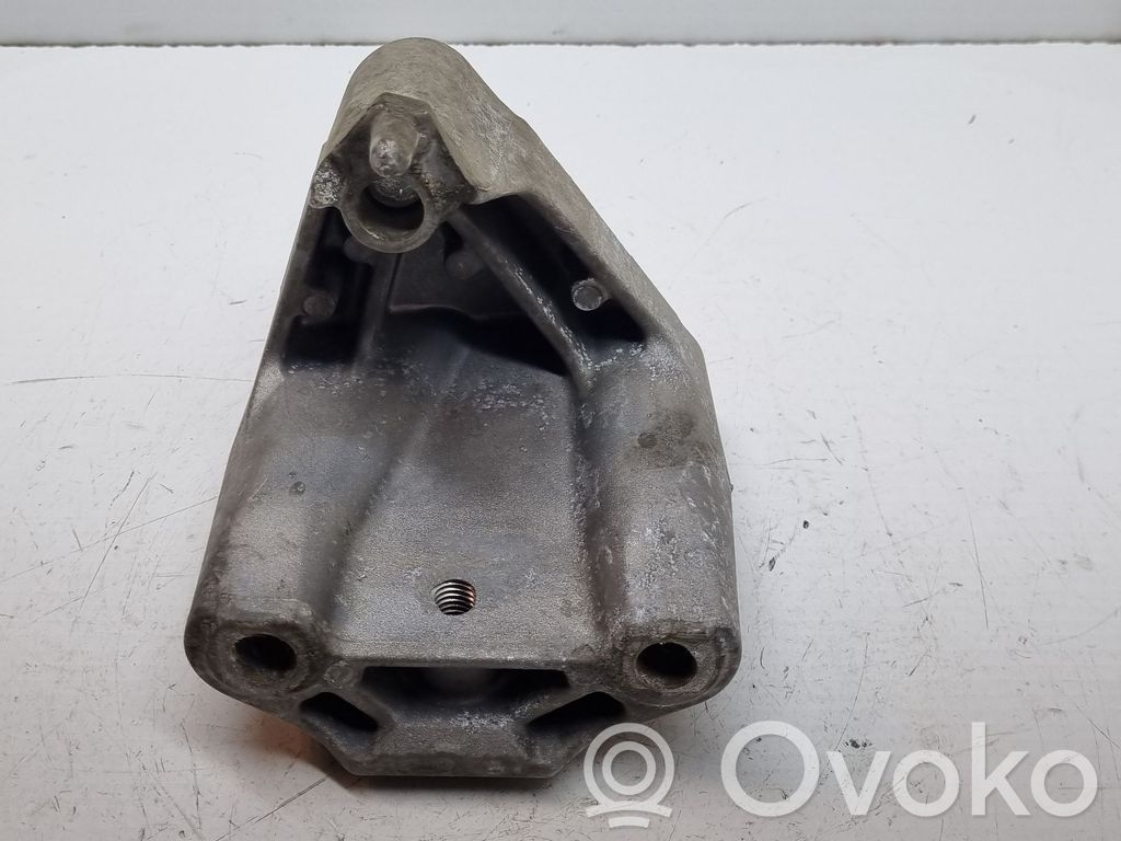Renault Clio III Engine mounting bracket 