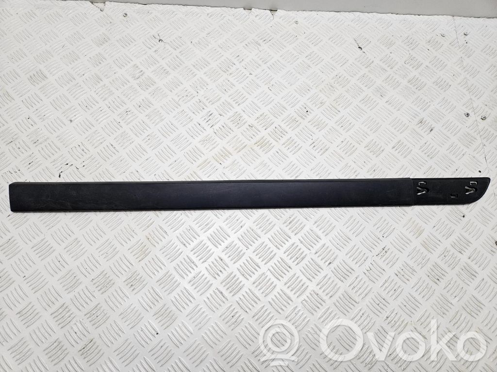 Renault Megane II Priekšpusē durvju dekoratīvā apdare (moldings) 