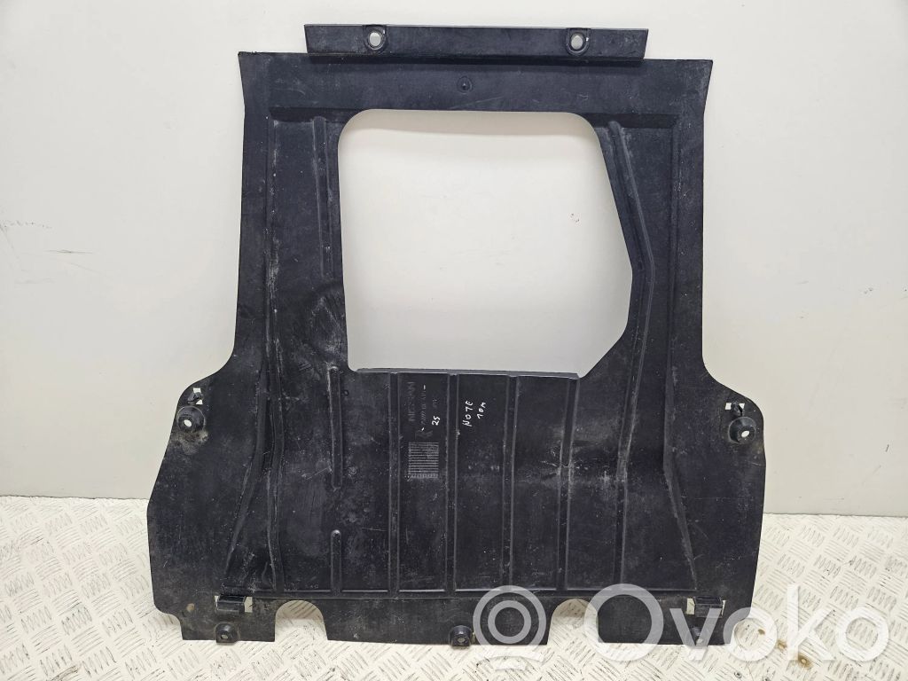 Nissan Note (E11) Placa protectora/protector antisalpicaduras motor 