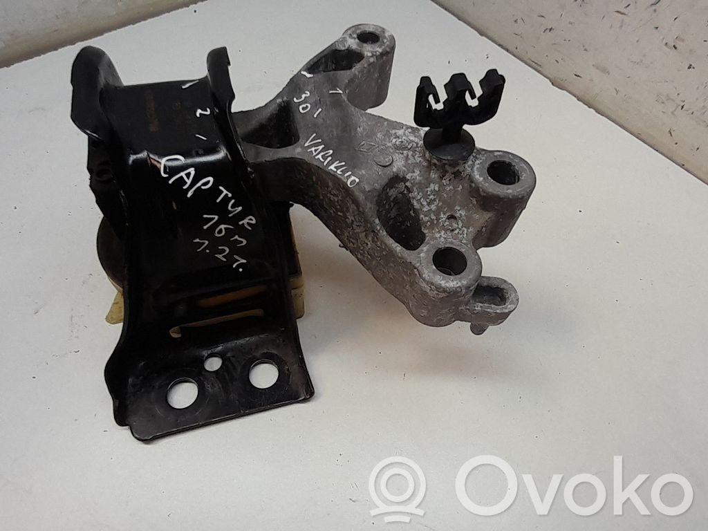 Renault Captur Engine mount bracket 