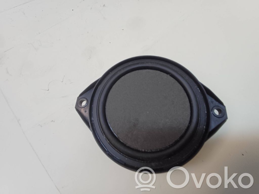 Audi A1 Garsiakalbis panelėje 