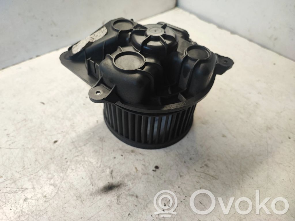 Opel Vivaro Lämmittimen puhallin 