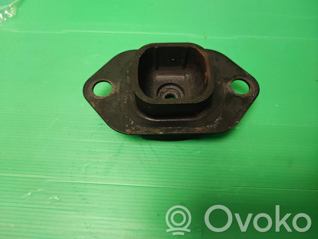 Opel Vivaro Engine mount bracket 