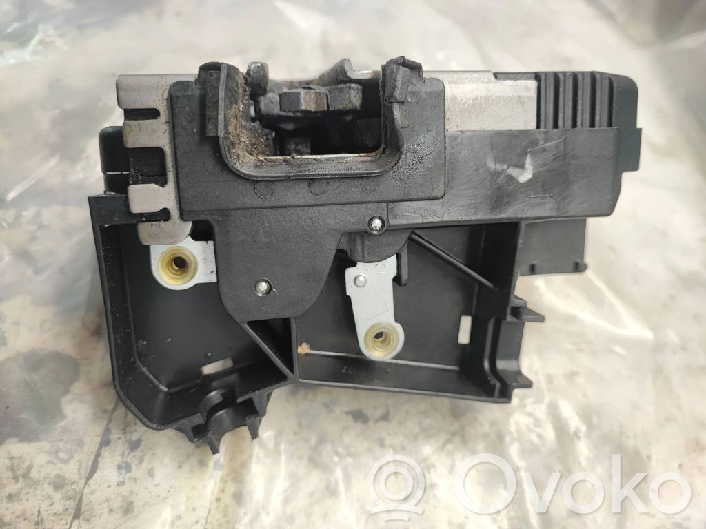 Opel Vivaro Loading door lock 
