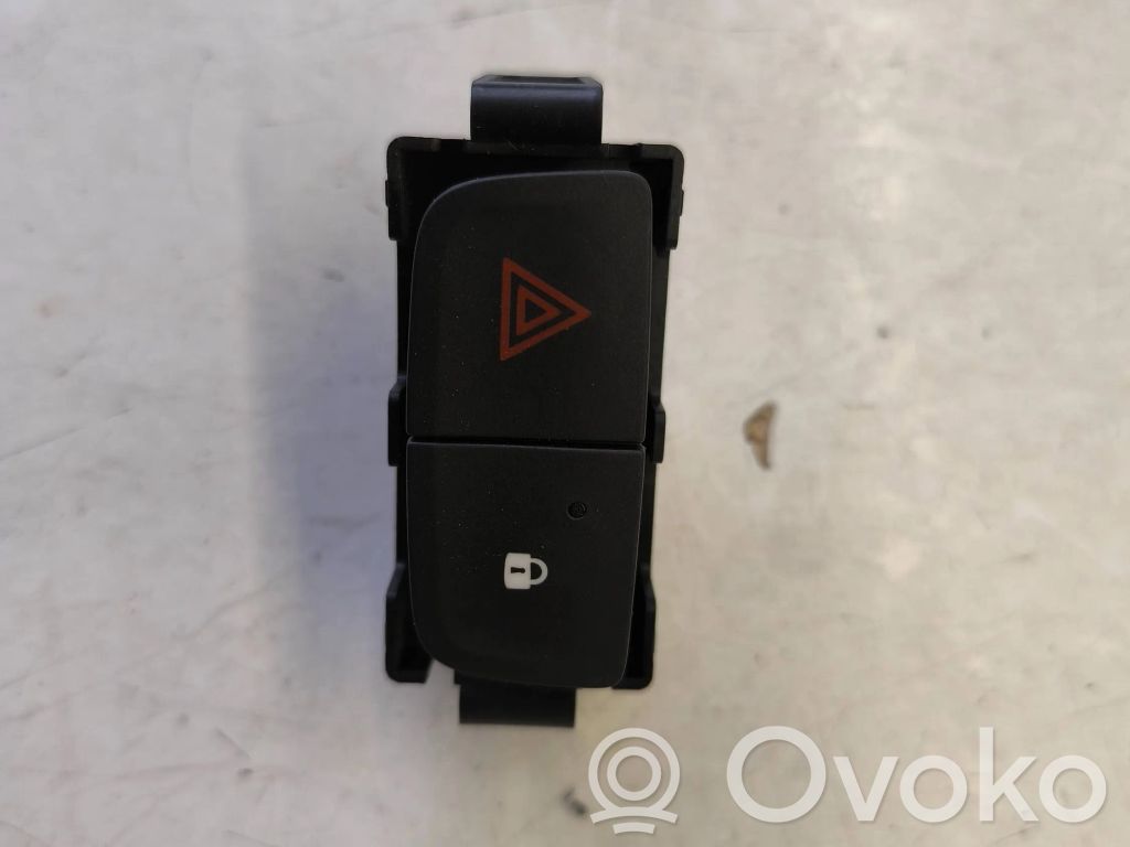 Hazard light switch   E31601