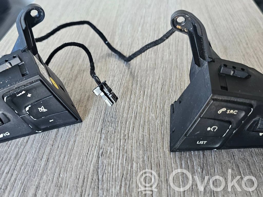 Toyota Proace Steering wheel buttons/switches 