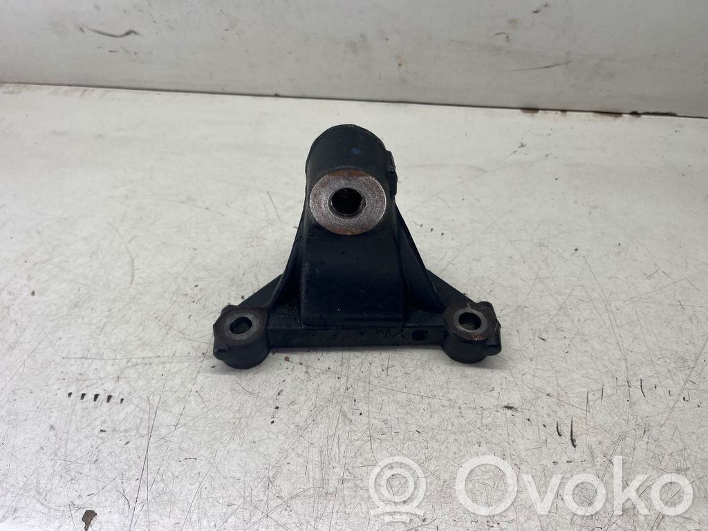 Opel Vivaro Engine mounting bracket 