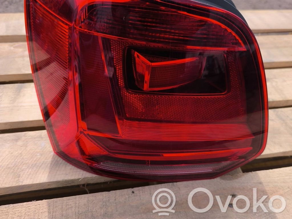 Volkswagen Polo V 6R Aizmugurējais lukturis virsbūvē 