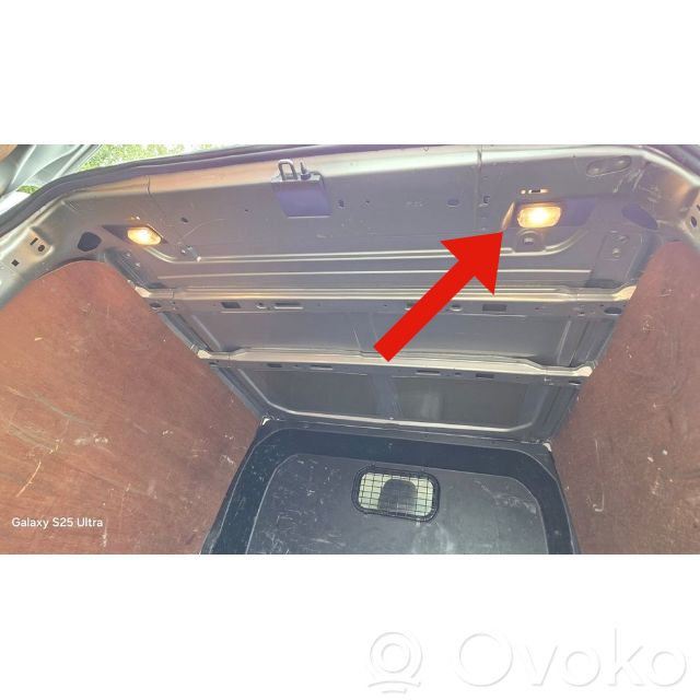 Ford Transit Custom Takatavaratilan sisävalo 