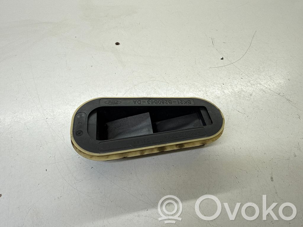 Ford Transit Custom Quarter panel pressure vent 