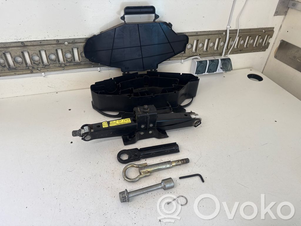 Opel Vivaro Tool set 