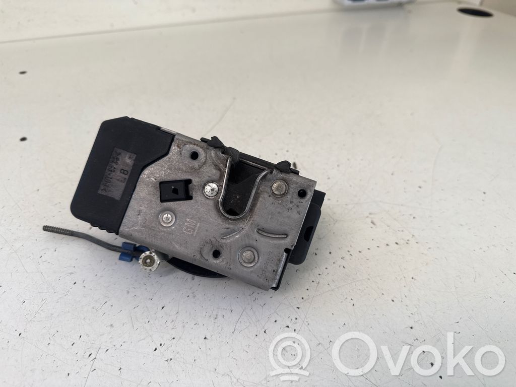 Opel Vivaro Încuietoare ușă față 