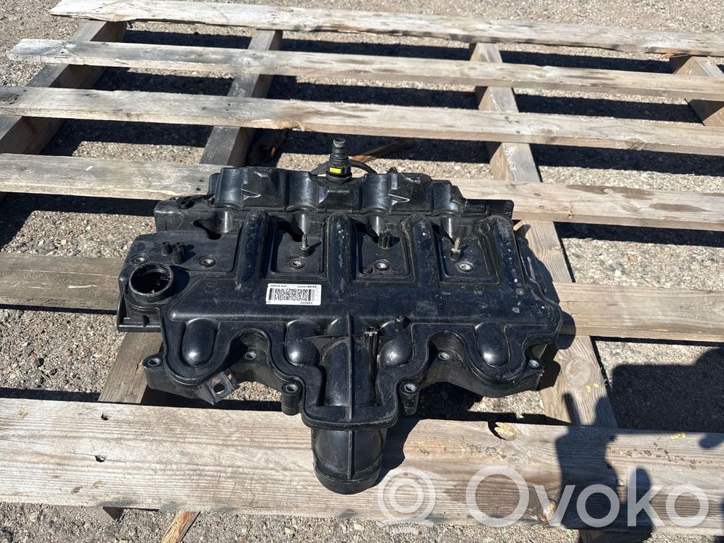 Pokrywa zaworów   8200714033,8200818548,G9UB630,033993