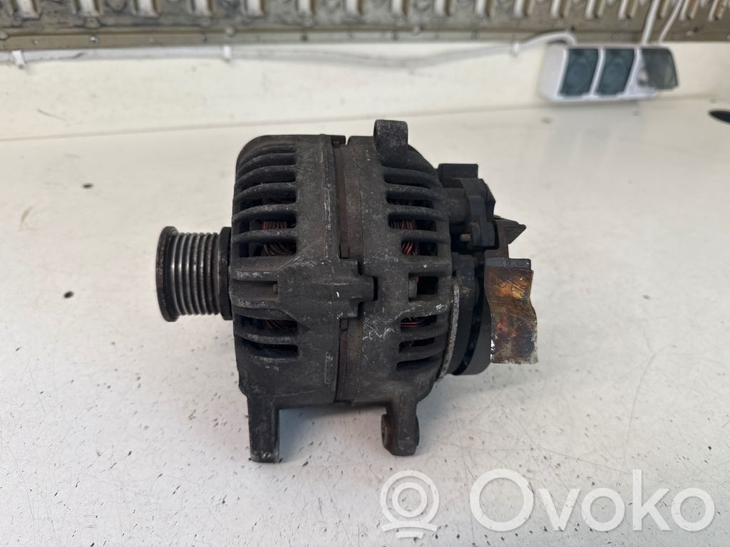Opel Vivaro Generator/alternator 