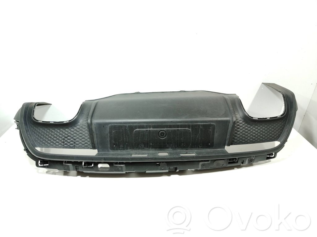 Porsche Macan (95B) Moldura inferior del parachoques trasero 
