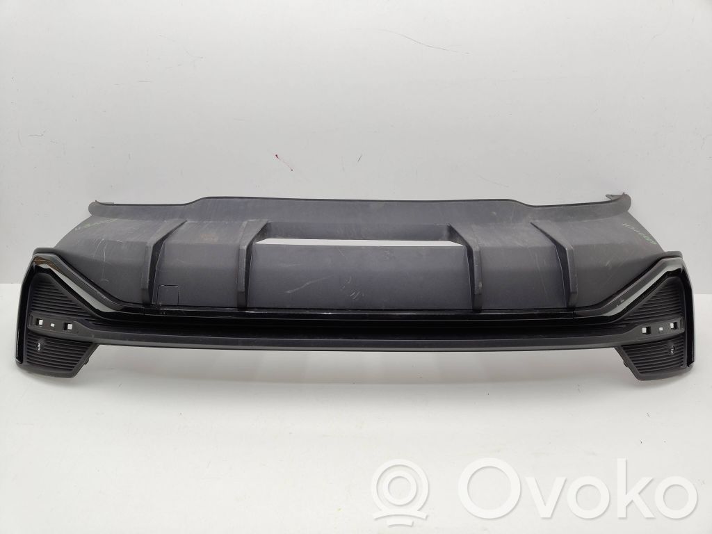 Audi Q3 F3 Moldura inferior del parachoques trasero 