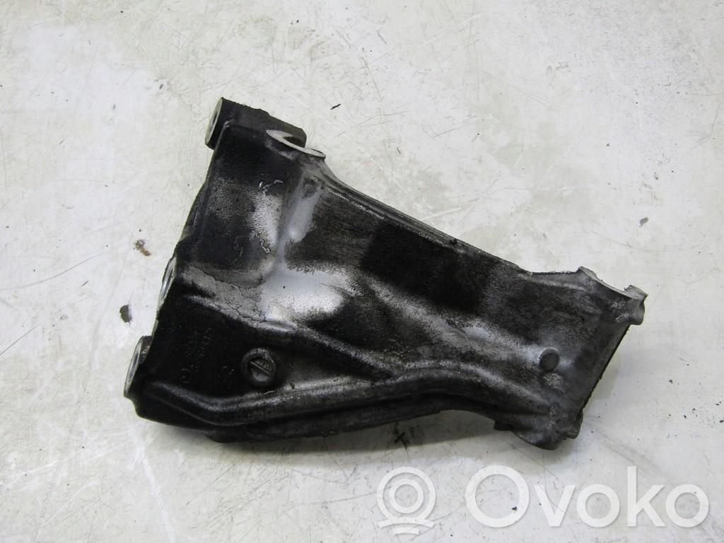Mazda 2 Engine mounting bracket 