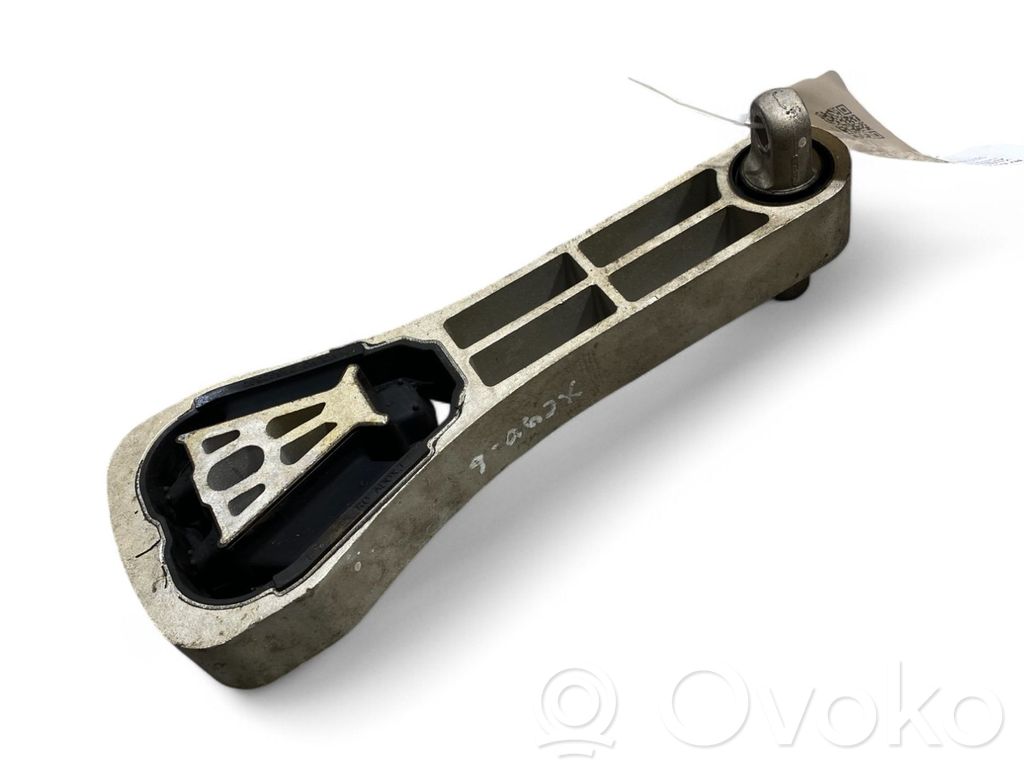 Volvo XC90 Engine mount bracket 