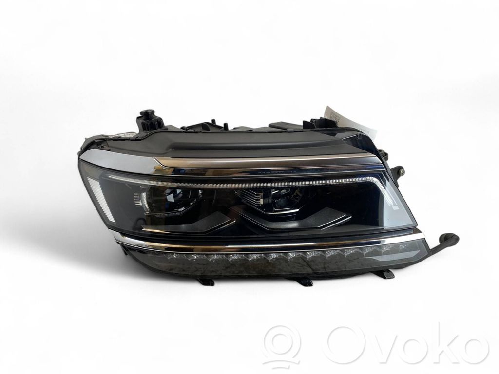 Volkswagen Tiguan Lampa przednia 