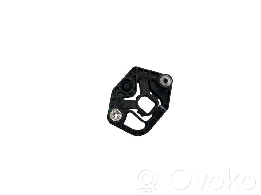 Volvo XC90 Radiator mount bracket 