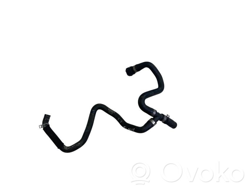 Volvo XC90 Engine coolant pipe/hose 