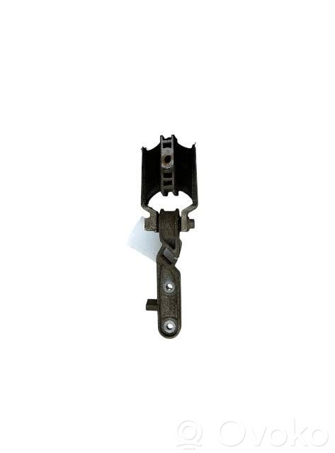 Engine mount bracket   31339956,31330594