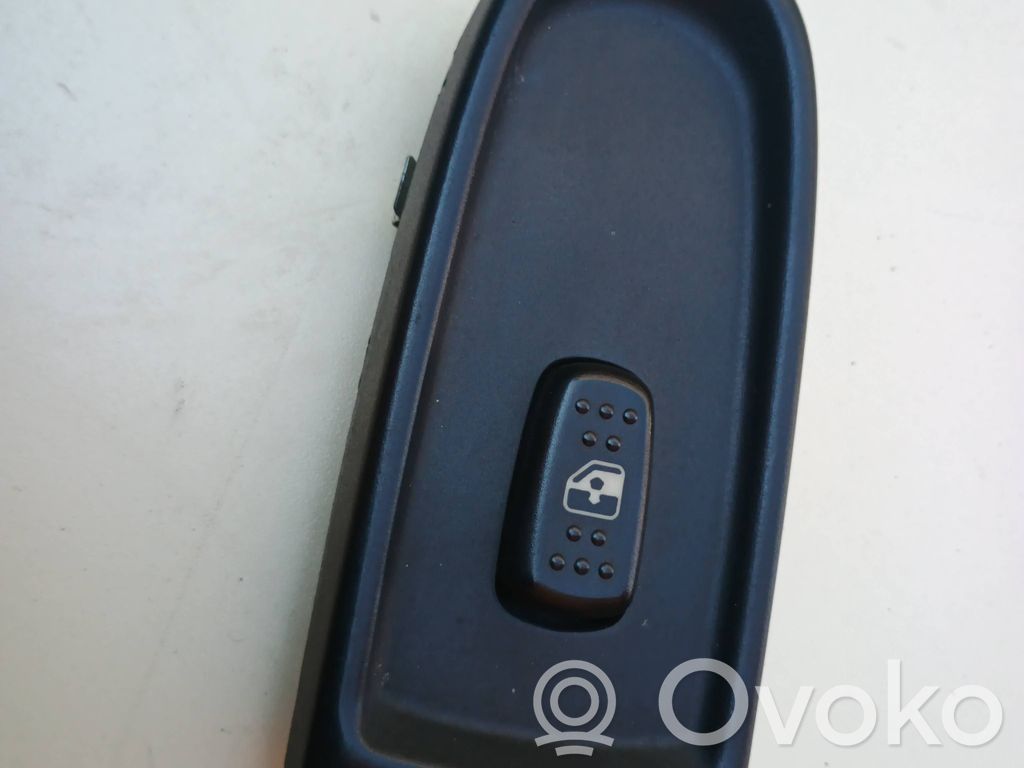 Iveco Daily 4th gen Quarter vent window switch 